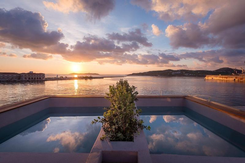 Shapes Luxury Suites إرموبولّي المظهر الخارجي الصورة